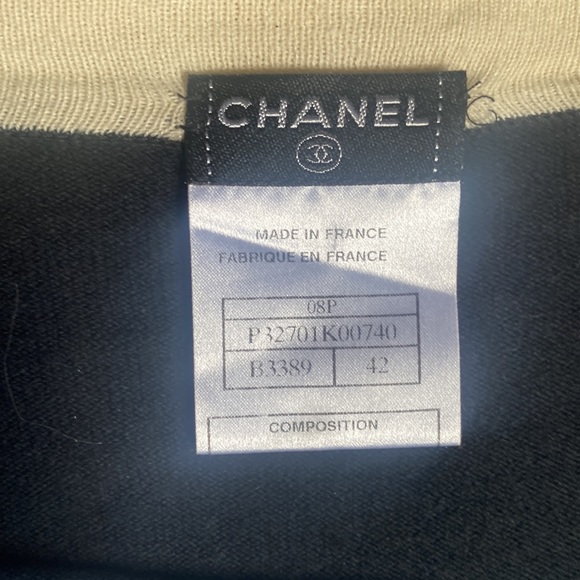 SOLD - CHANEL Cardigan from the 2008 Spring Collection - Picture 3 of 6